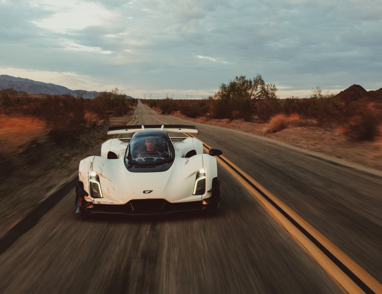 White 21C HDF on a desert highway during the Gold Rush tour