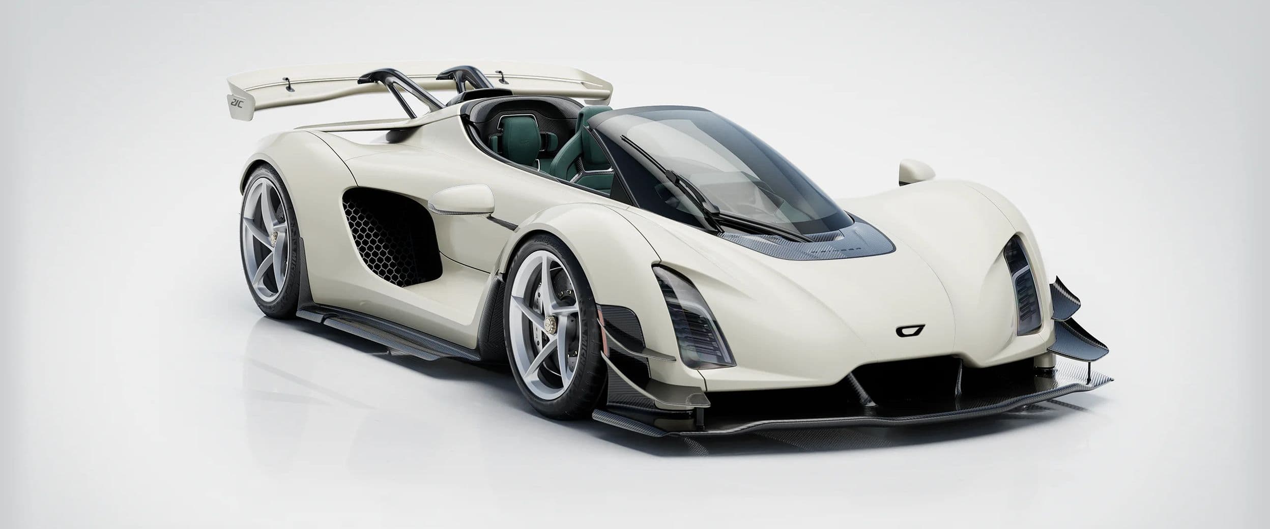 21C Spyder in El Mirage ivory with an Emerald interior